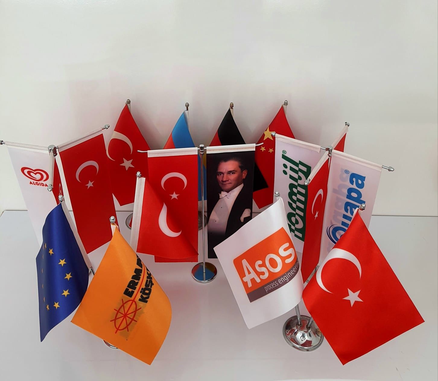 Üçlü Masa Bayrak Takımı